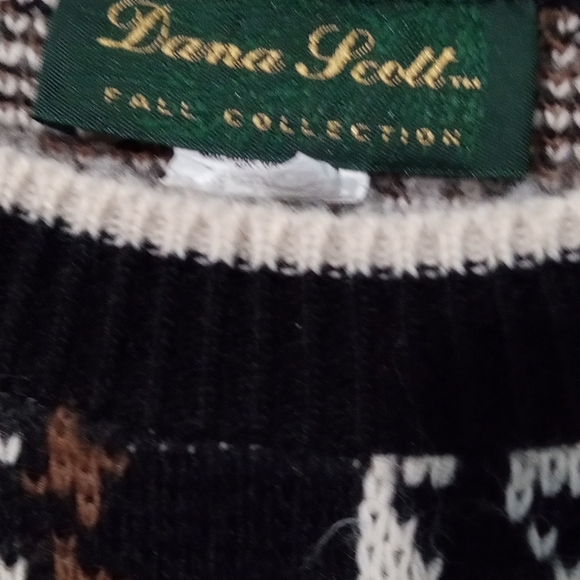 Black and White Crew Neck Sweater with Geometric Patterns - Picture 2 of 3